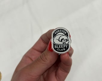 Luiaardspeld – Forever Sleepy Club-badge acryl nap