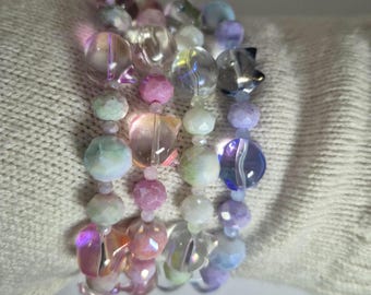 Pastel Cat Head Beaded Bracelet, Iridescent Kitty Jewellery, Colourful Stretch Bracelet, Blue, White, Purple, Pink