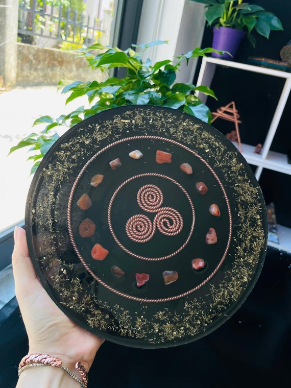 Orgonite Energy Plate: Triskelion 144Mhz, Lakhovsky Coil, Quartz Crystals - 25cm - Tensor Ring - Reiki & Chakra
