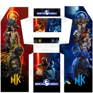 Puede incluir: Paneles laterales de máquina recreativa con personajes de Mortal Kombat. Los paneles son rojos y azules, mostrando ilustraciones de personajes y el logo del juego. El texto "MK" y "Mortal Kombat" son visibles.