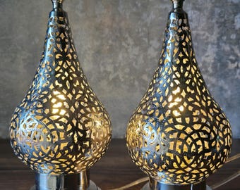 Zestaw dwóch srebrnych lampionów marokańskich — Para ręcznie rzeźbionych lampionów | Oświetlenie marokańskie | Dekoracja srebrna | Prezent do domu