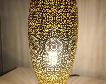 Marokańska lampa stołowa z ażurowego metalu w kolorze złotym | Ręcznie robione w Fezie | Lampa z abażurem | Wystrój boho | Prezent na parapetówkę