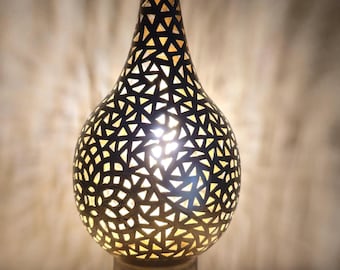 Marokańska lampa ze złotego metalu | Ręcznie rzeźbiona lampa w kształcie łzy | Wystrój boho w stylu marokańskim | Prezent do domu