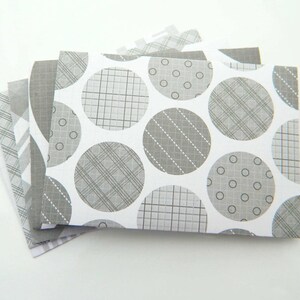 Sobres Pequeños en Color Gris y Blanco. Sobres para Regalos. Regalitos. Sobres para Fiestas. Regalos para Despedidas.