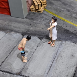 1/64 Scale Angry Grandma | Low Pants Dude | Old Woman Yelling | Young Guy | City Miniature |  Miniature Figure for Diorama 1:64
