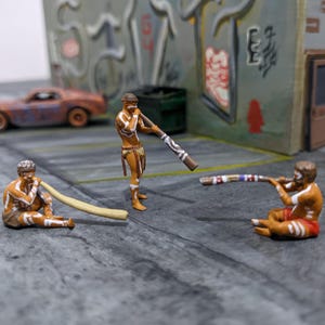 Miniature Tribal Men Figures 1:64 Scale - Diorama Model Train Scenery