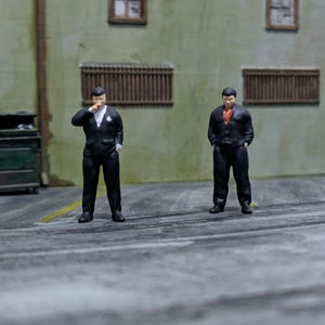 1/64 Scale Mobster Miniature Figure: Urban City Diorama
