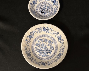 Vintage ceramic bowls in the classic Blue Onion- 6 1/2”, 5” bowls