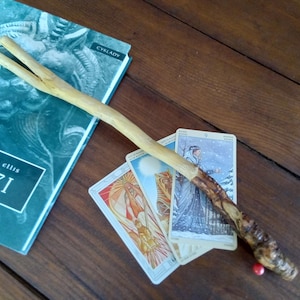 Pine root Wand, Magic Wand, Witchcraft Wand, Wand perfect for rituals and spells, Wiccan wand, Witch Wand, Powerful divination wand.