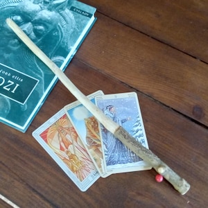 Willow Wand, Magic Wand, Witchcraft Wand, Wand perfect for rituals and spells, Wiccan wand, Witch Wand, Powerful divination wand.