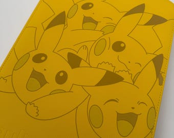 Lasergegraveerde Pikachu-kaartmap | Kluis x 9 zakken geel | TCG