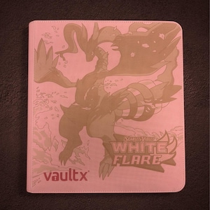 Pokémon White Flare - Anpassad lasergraverad - Vault X Pärm