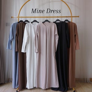 Everyday Modest Maxi Dress Long Sleeve A-Line Outfit with Comfortable Zipper Cuffs
