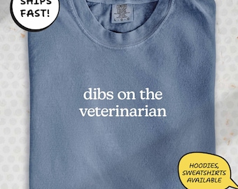 Camiseta para estudante de veterinária: Moletom divertido com capuz para estudante de veterinária com estampa de café ou presente | LT25