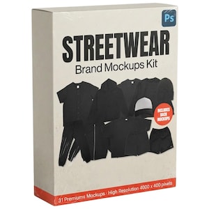 Może przedstawiać: Białe pudełko z makietami marek odzieżowych streetwear. Na pudełku widnieje czarny napis "STREETWEAR Brand Mockups Kit". Widoczne są zdjęcia czarnych ubrań, takich jak koszule, bluzy z kapturem i szorty. Pudełko zawiera również tekst "31 Premiums Mockups - High Resolution 4000 x 400 pixels."