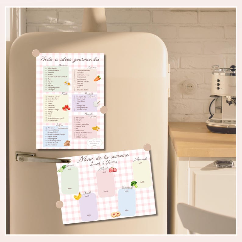 May include: Two magnetic kitchen planners are attached to a refrigerator. The top planner, titled "Bo&icirc;te &agrave; id&eacute;es gourmandes," lists food ideas. The bottom planner, "Menu de la semaine Lunch & Go&ucirc;ter," is a weekly meal planner with colorful boxes for each day.