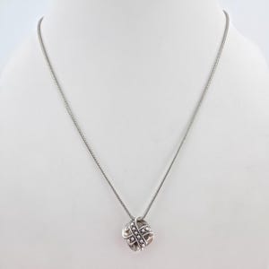 Collar BRIGHTON 'Eternity Knot' con cristales SWAROVSKI reversibles, baño de plata, 20" imagen 4