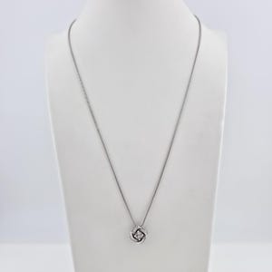 Collar BRIGHTON 'Eternity Knot' con cristales SWAROVSKI reversibles, baño de plata, 20" imagen 5