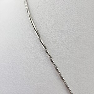 Collar BRIGHTON 'Eternity Knot' con cristales SWAROVSKI reversibles, baño de plata, 20" imagen 9