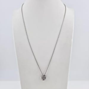 Collar BRIGHTON 'Eternity Knot' con cristales SWAROVSKI reversibles, baño de plata, 20" imagen 6