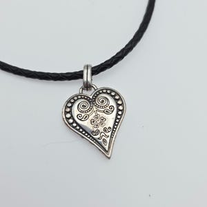 BRIGHTON "Ophelia Heart"-ketting geëtst verzilverd gevlochten leren koord 18" afbeelding 3