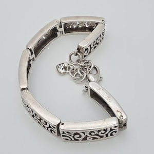 Pulsera BRIGHTON 'Deco Lace' con panel estrecho y calado, chapada en plata, 19,7 cm (7,75 pulgadas) imagen 2