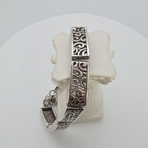 Pulsera BRIGHTON 'Deco Lace' con panel estrecho y calado, chapada en plata, 19,7 cm (7,75 pulgadas) imagen 1