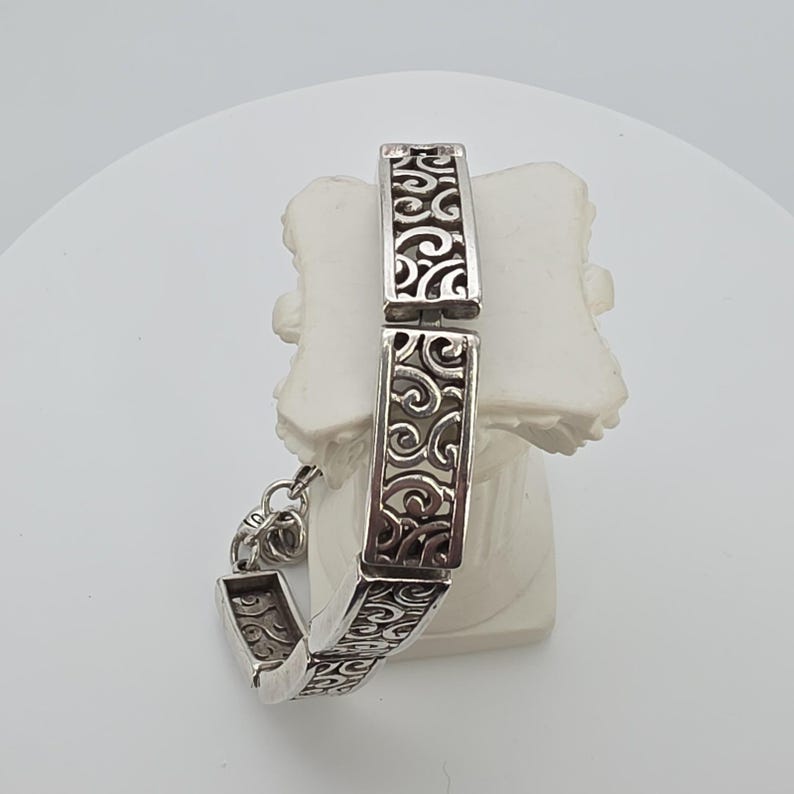 Pulsera BRIGHTON 'Deco Lace' con panel estrecho y calado, chapada en plata, 19,7 cm (7,75 pulgadas) imagen 1