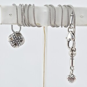 Collar BRIGHTON 'Eternity Knot' con cristales SWAROVSKI reversibles, baño de plata, 20" imagen 8