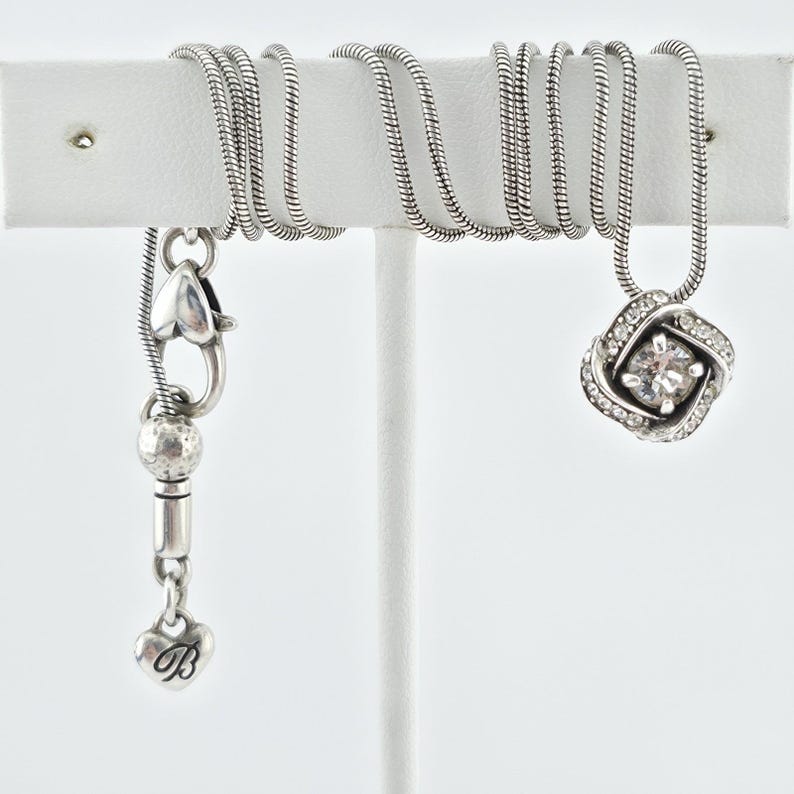 Collar BRIGHTON 'Eternity Knot' con cristales SWAROVSKI reversibles, baño de plata, 20" imagen 7