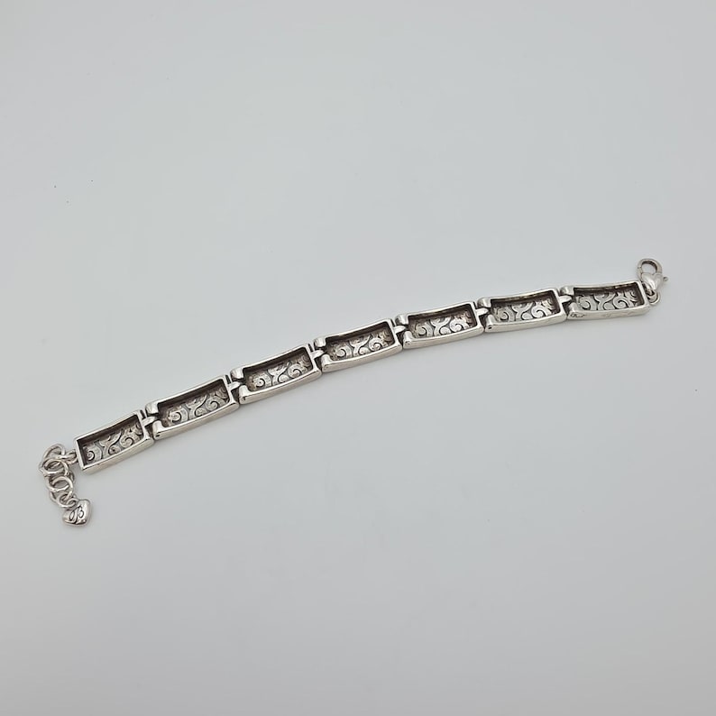 Pulsera BRIGHTON 'Deco Lace' con panel estrecho y calado, chapada en plata, 19,7 cm (7,75 pulgadas) imagen 5