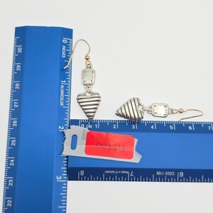BRIGHTON 'Heart Strings' Ohrringe Gestreiftes Herz Etch Silver Plate Dangle Drop Bild 7
