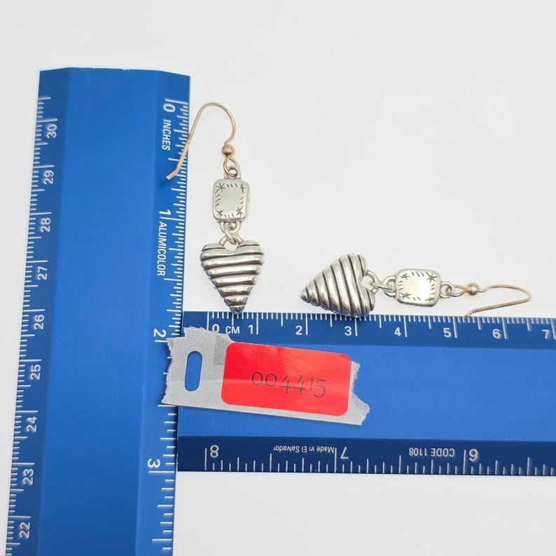 BRIGHTON 'Heart Strings' Ohrringe Gestreiftes Herz Etch Silver Plate Dangle Drop Bild 7