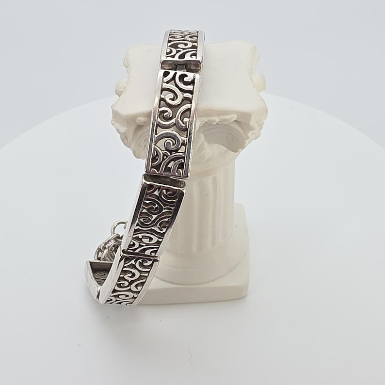 Pulsera BRIGHTON 'Deco Lace' con panel estrecho y calado, chapada en plata, 19,7 cm (7,75 pulgadas) imagen 3