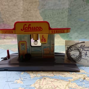 Station-service vintage / TANKSTELLE, jouet Schuco, boîte neuve, Schuco Varianto 3055 Elektro Payent, fabriqué en Allemagne de l'Ouest, années 1950