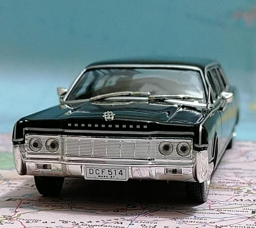 LINCOLN CONTINENTAL Los Angeles 1967, Diecast 1:43 Scale Model in