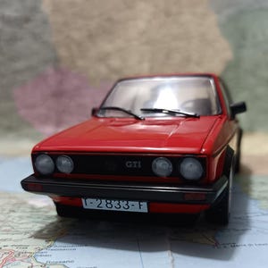 Vintage VOLKSWAGEN GOLF GTI 1982, diecast 1:24 Scale model Mint box