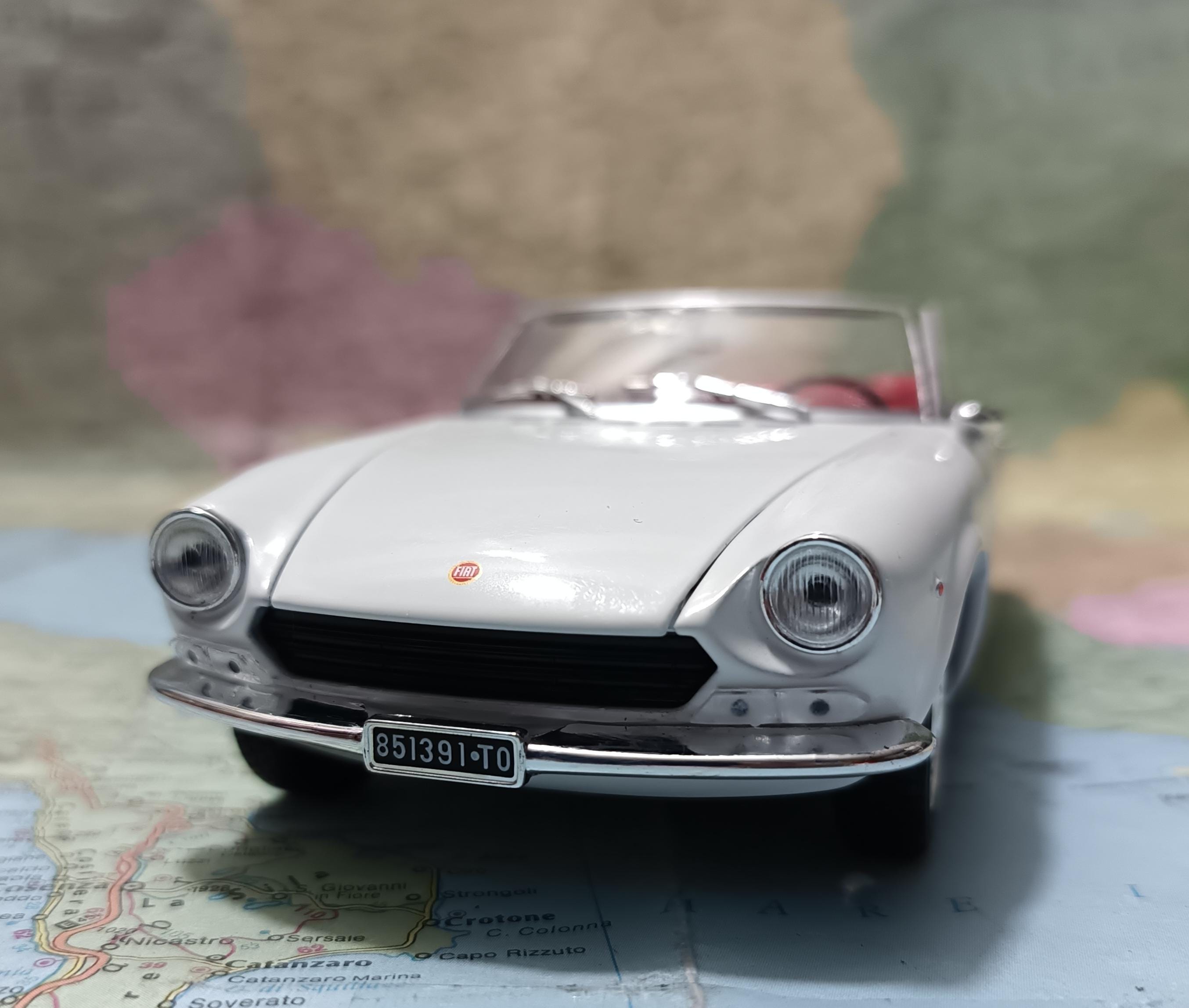 Diecast 1:43 Scale 124 Abarth 1972 Simulation Alloy Car