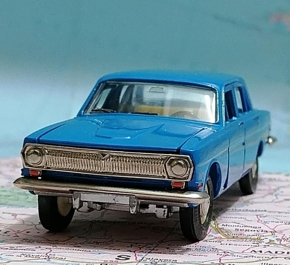 VOLGA Gaz 24 4-door Sedan, Vintage Diecast 1:43 Scale Model, Mint