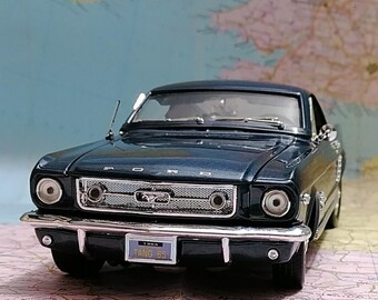 Muscle Machines '33 Ford Coupe 1:18 Scale Diecast Hot Rod New in