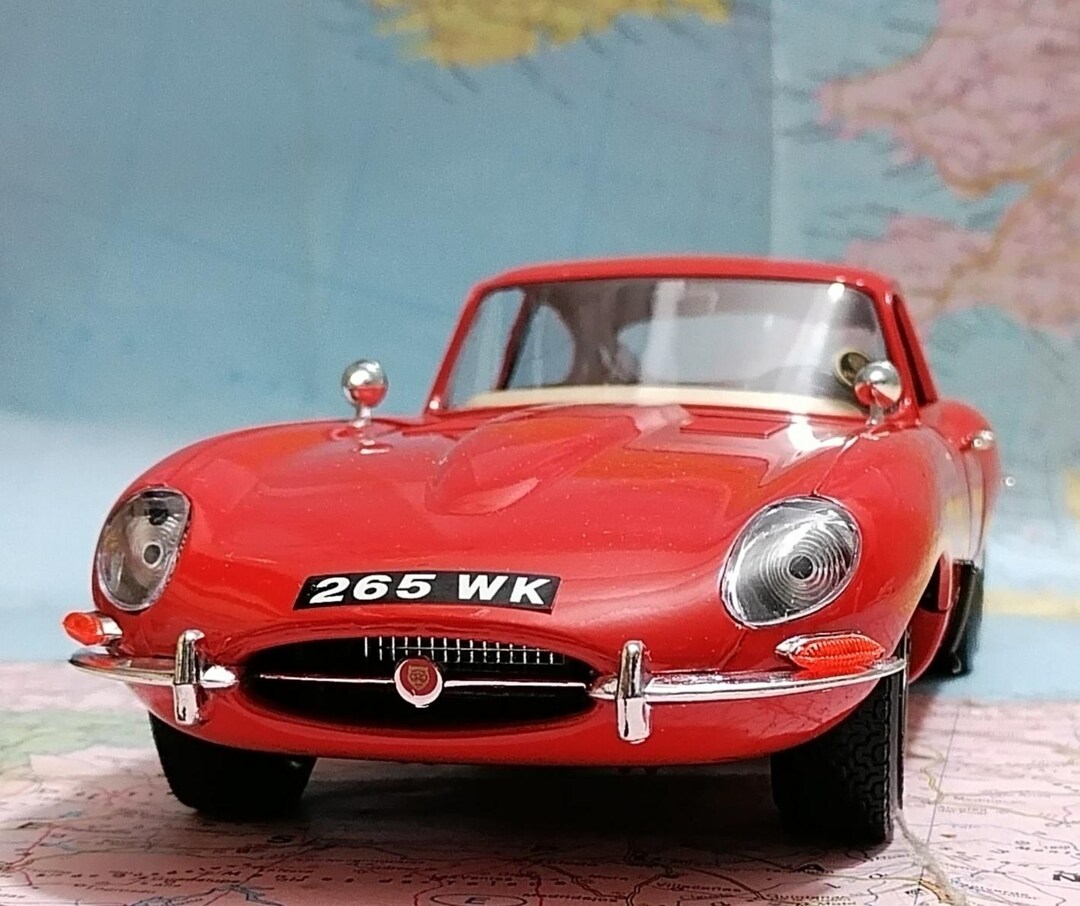 Jaguar Coupé Type E 1961 Burago 1/18 Valfroicourt 88270 Modélisme