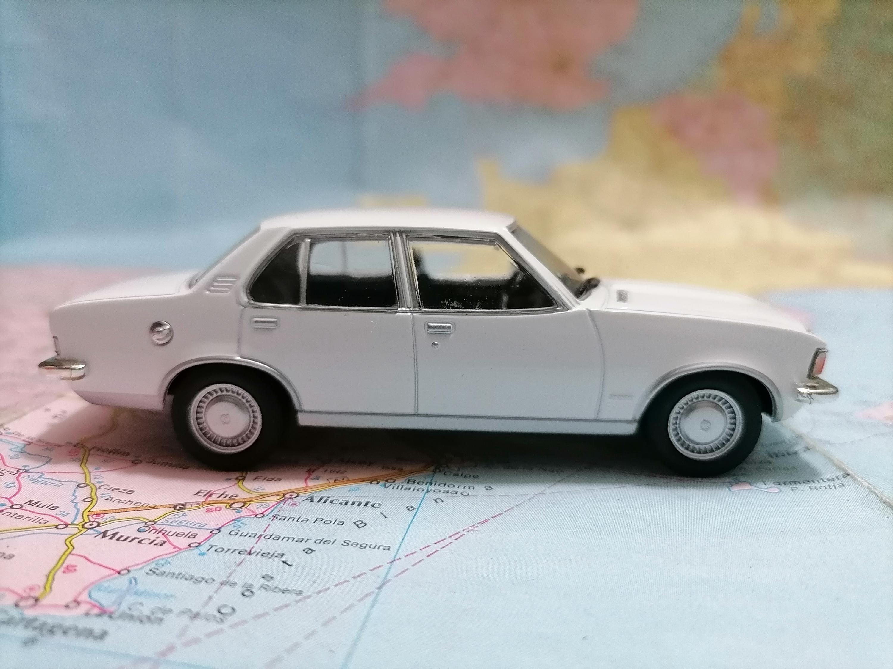 ブリキ玩具 旧バンダイ オペル OPEL REKORD SEDAN ブリキ玩具 旧