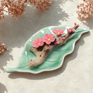 Handgemachter Keramik Pflaumenblüten Räucherstäbchenhalter, Minimalistisches Zen Wohndekor & Aromatherapie Geschenk, Keramik Räucherstäbchenhalter, Blumendekor