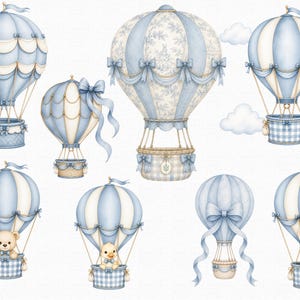 Puede incluir: Una colecci&oacute;n de ocho globos aerost&aacute;ticos estilo acuarela en tonos azul claro y crema. Los globos presentan patrones de rayas, lazos y cestas. Algunas cestas contienen un osito de peluche, un pollito o un conejo, mientras otras est&aacute;n vac&iacute;as.