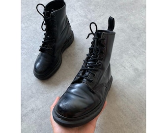 Dr. Martens boots shoes womens/mens size like 40 - 41 black