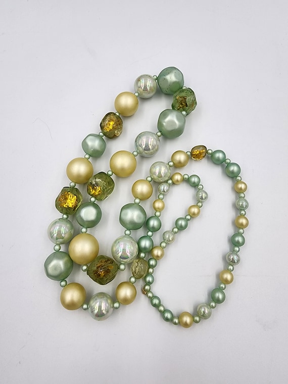 Sea Foam Green Pastel Graduated Bead Plastic Neckl