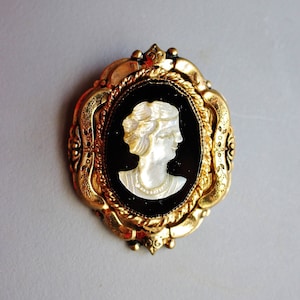Stunning CORO Vintage Retro Mid Century 1950s Black Onyx Shell Cameo Costume Jewelry Brooch Pin, Gold Tone Metal