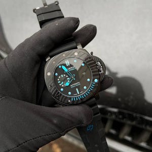 Unisex Metal Watch – Elegant Wristwatch with Gift Box – Stylish Watch for Men and Women – Modern Everyday Accessory – Perfect Gift Idea