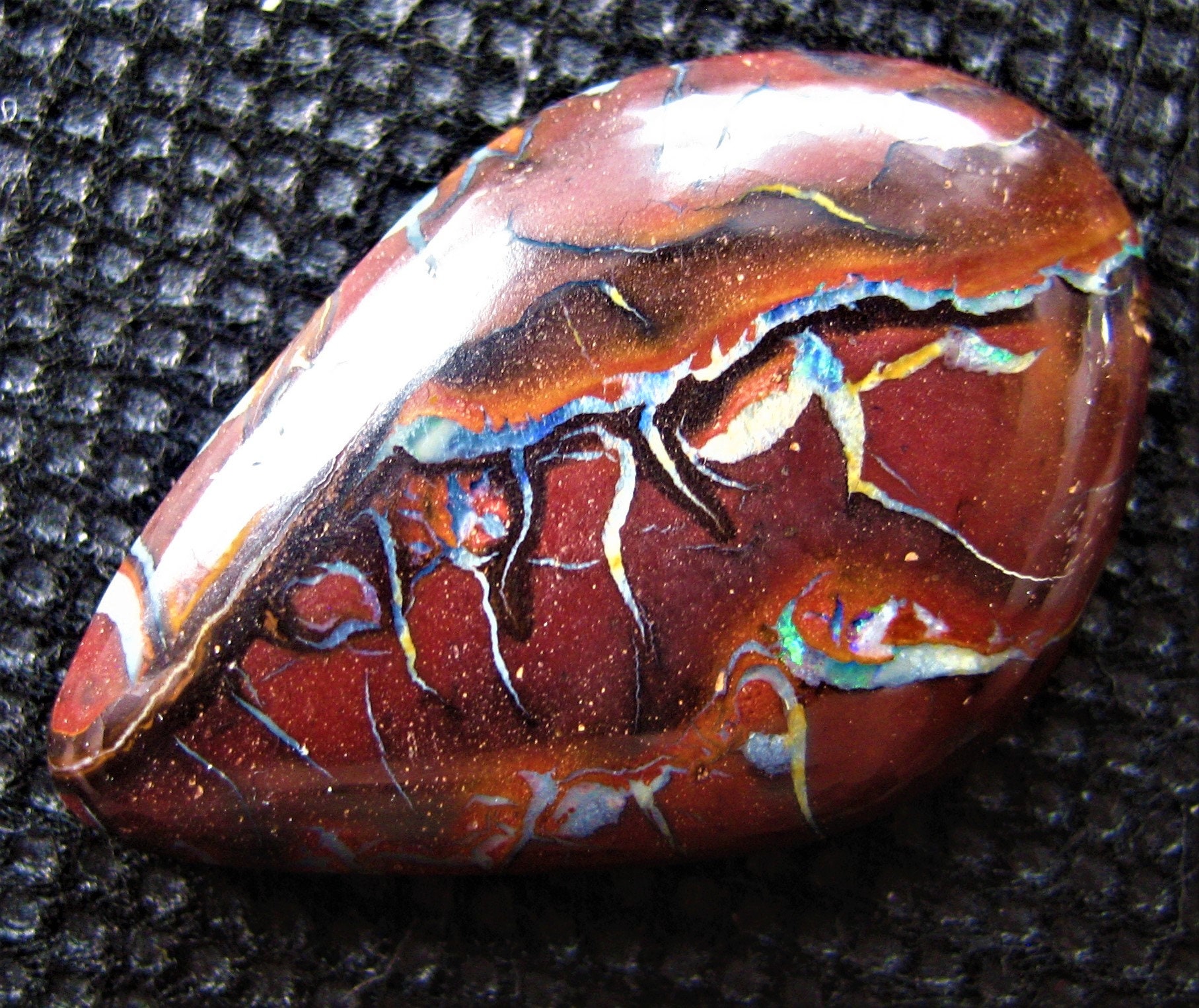 Opale Boulder Matrix Design Exceptionnelle - 28,80 Carats, Naturel, Provenance Australie, Taille Fancy, Neuf Avec étiquettes