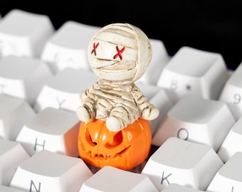 Tastiera meccanica in resina fatta a mano a forma di zucca mummia spettrale, regalo per giocatori e collezionisti.